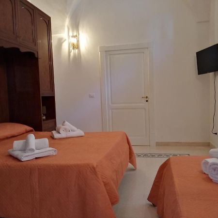Dimora Storica Le Perle Bed & Breakfast Lecce Bagian luar foto