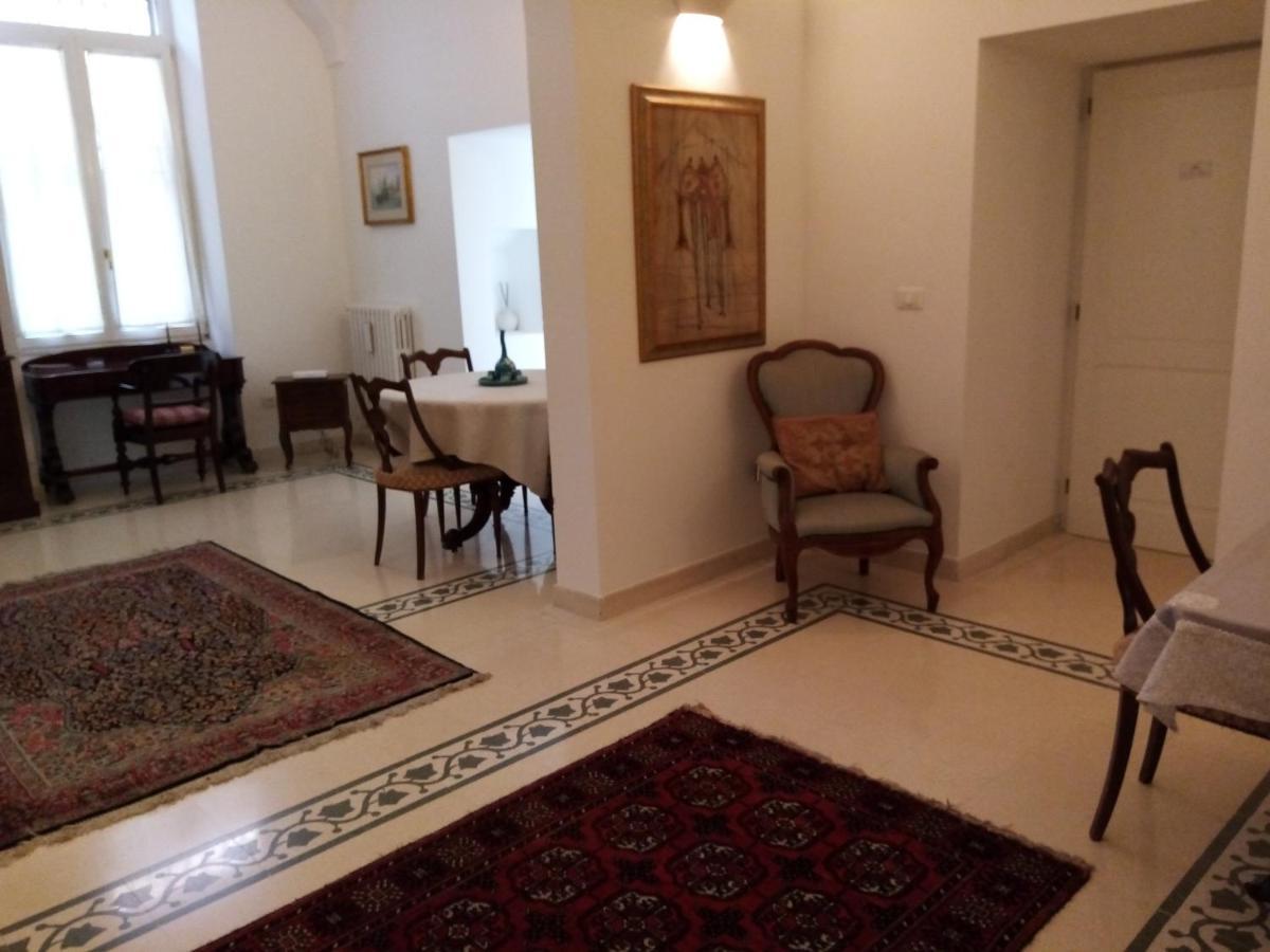 Dimora Storica Le Perle Bed & Breakfast Lecce Bagian luar foto