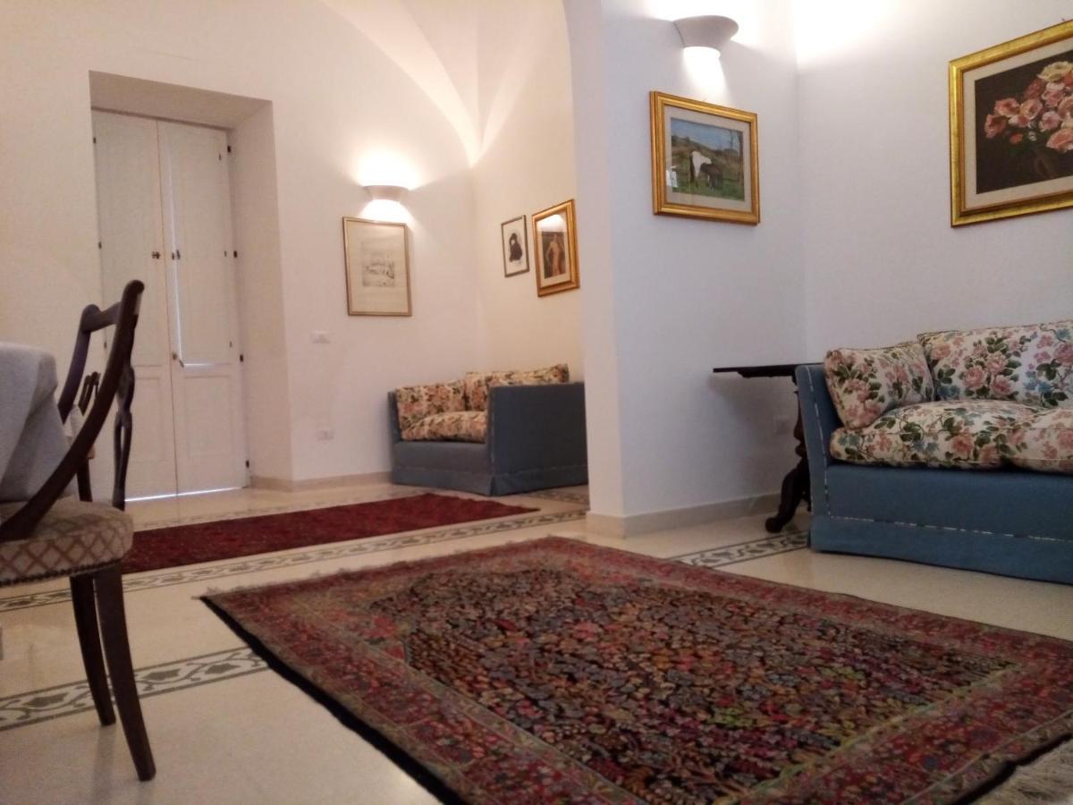 Dimora Storica Le Perle Bed & Breakfast Lecce Bagian luar foto