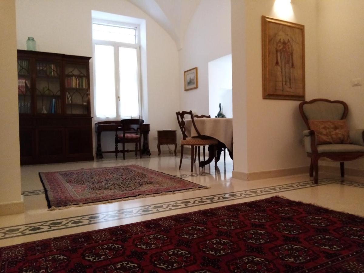 Dimora Storica Le Perle Bed & Breakfast Lecce Bagian luar foto