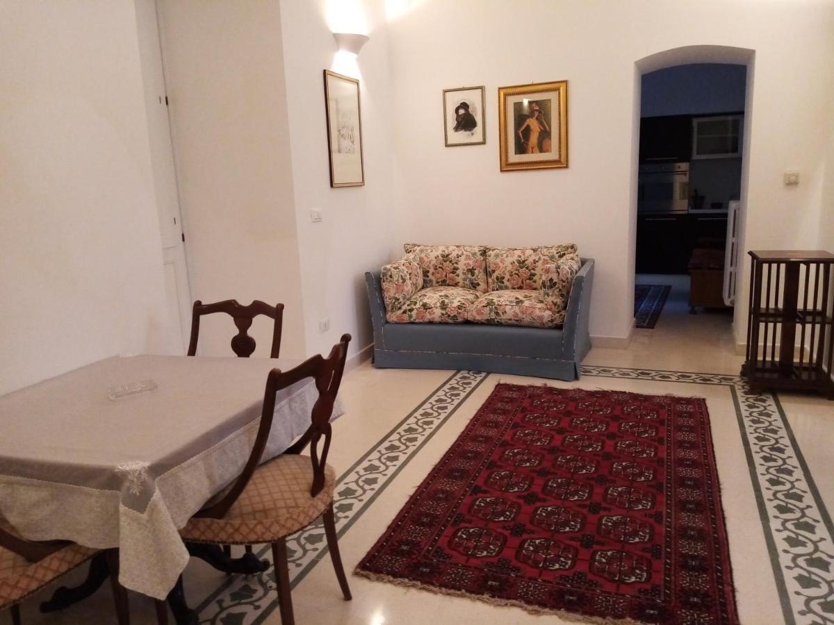 Dimora Storica Le Perle Bed & Breakfast Lecce Bagian luar foto