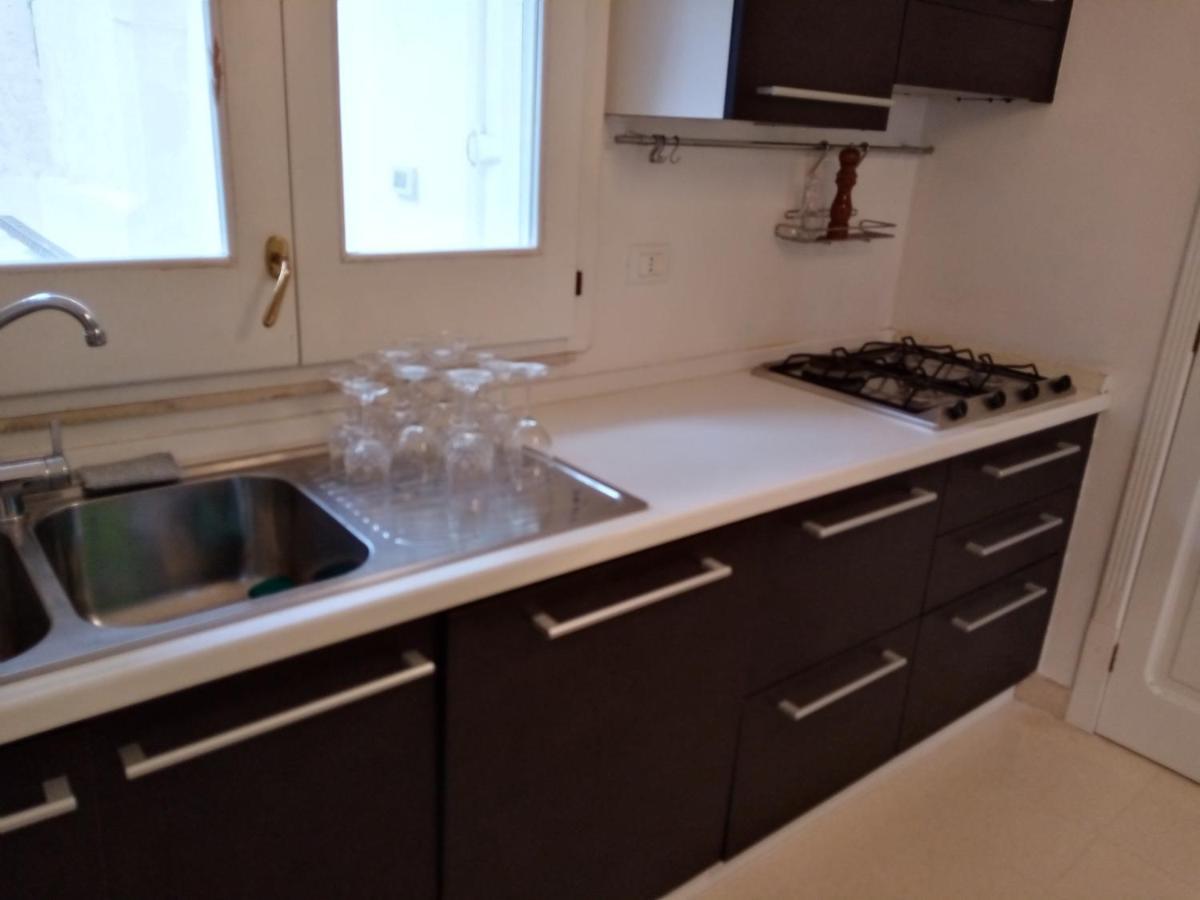 Dimora Storica Le Perle Bed & Breakfast Lecce Bagian luar foto