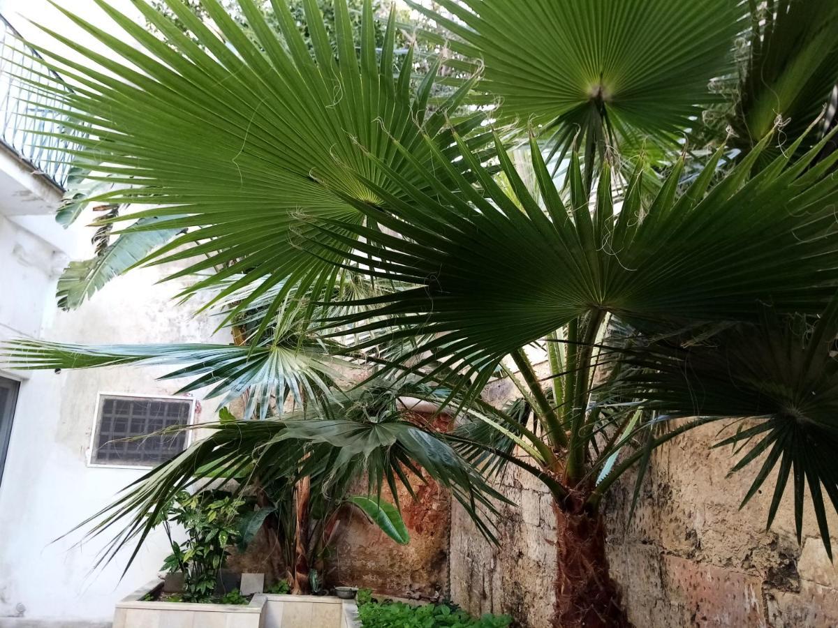 Dimora Storica Le Perle Bed & Breakfast Lecce Bagian luar foto