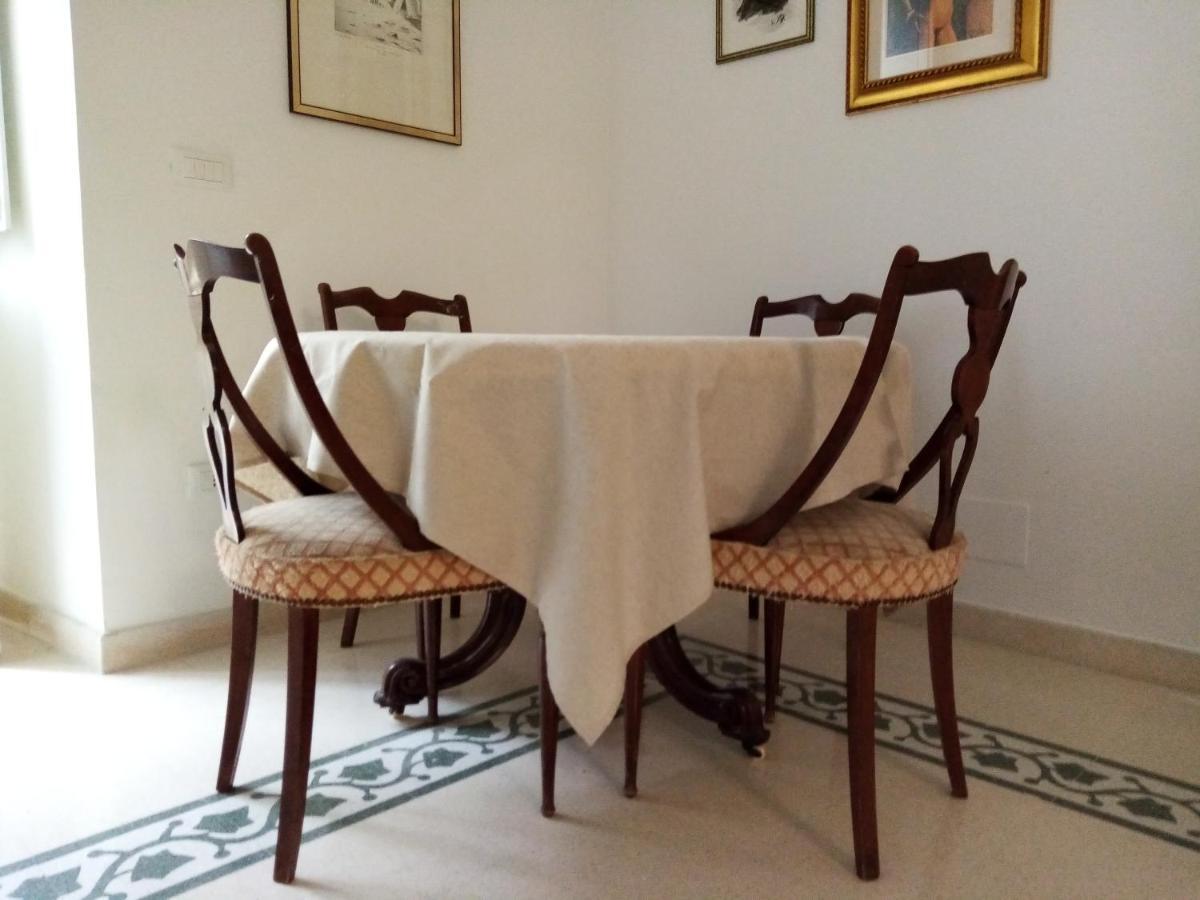 Dimora Storica Le Perle Bed & Breakfast Lecce Bagian luar foto