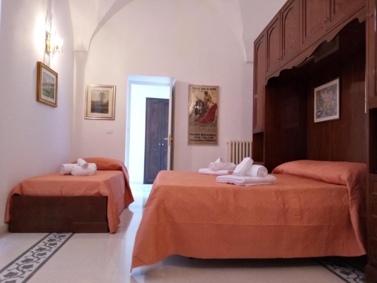 Dimora Storica Le Perle Bed & Breakfast Lecce Bagian luar foto