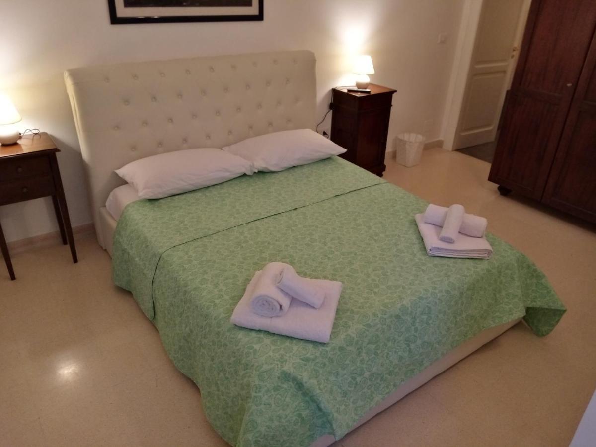 Dimora Storica Le Perle Bed & Breakfast Lecce Bagian luar foto
