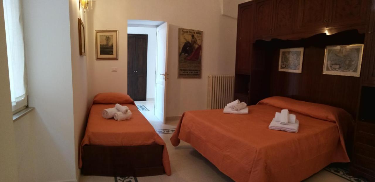 Dimora Storica Le Perle Bed & Breakfast Lecce Bagian luar foto