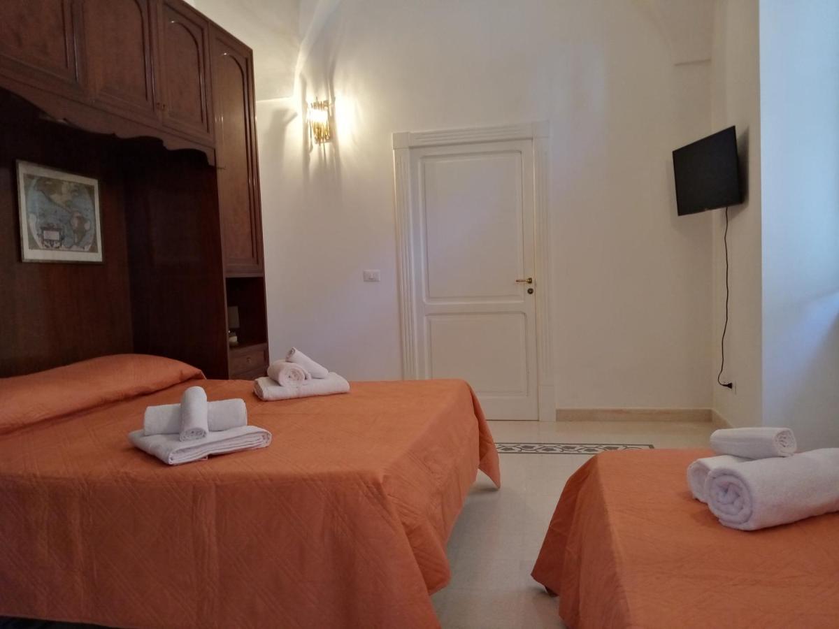 Dimora Storica Le Perle Bed & Breakfast Lecce Bagian luar foto