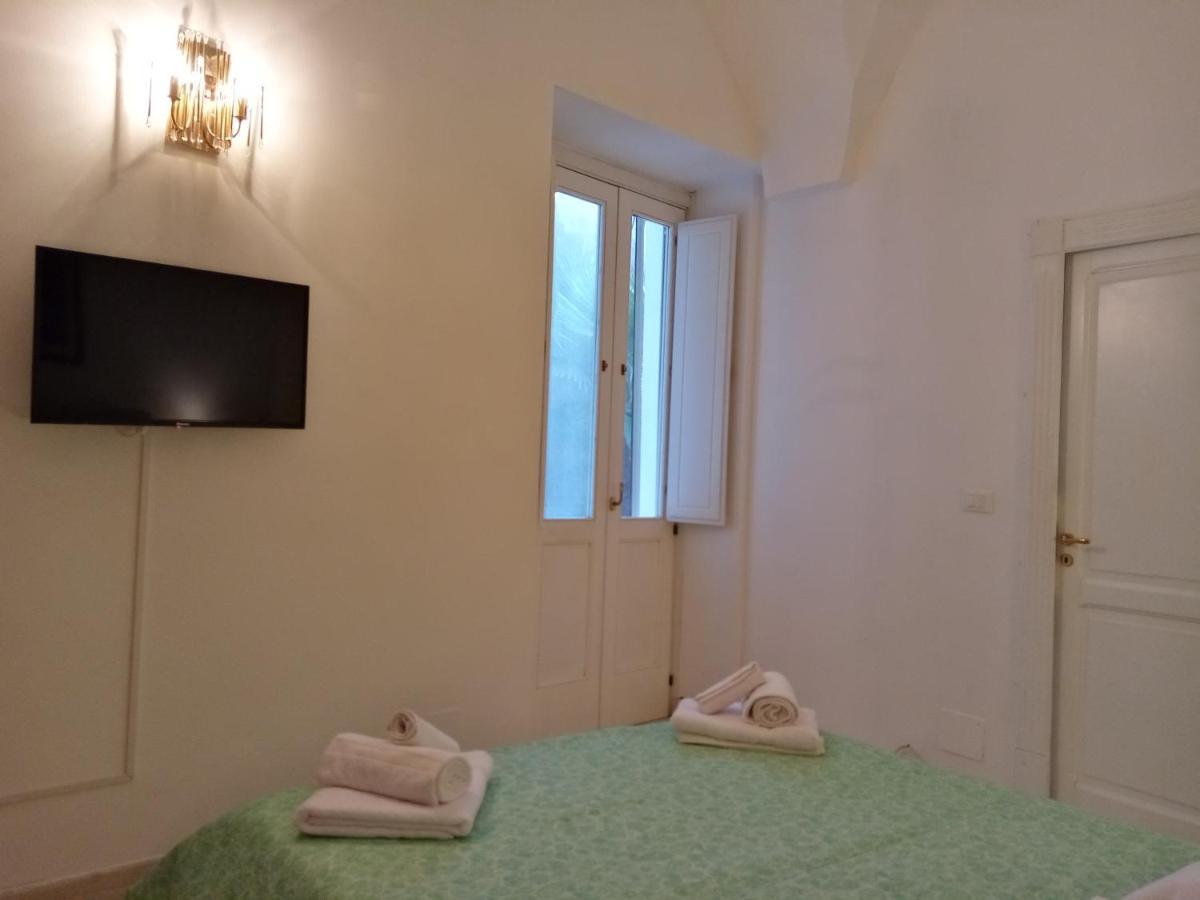 Dimora Storica Le Perle Bed & Breakfast Lecce Bagian luar foto