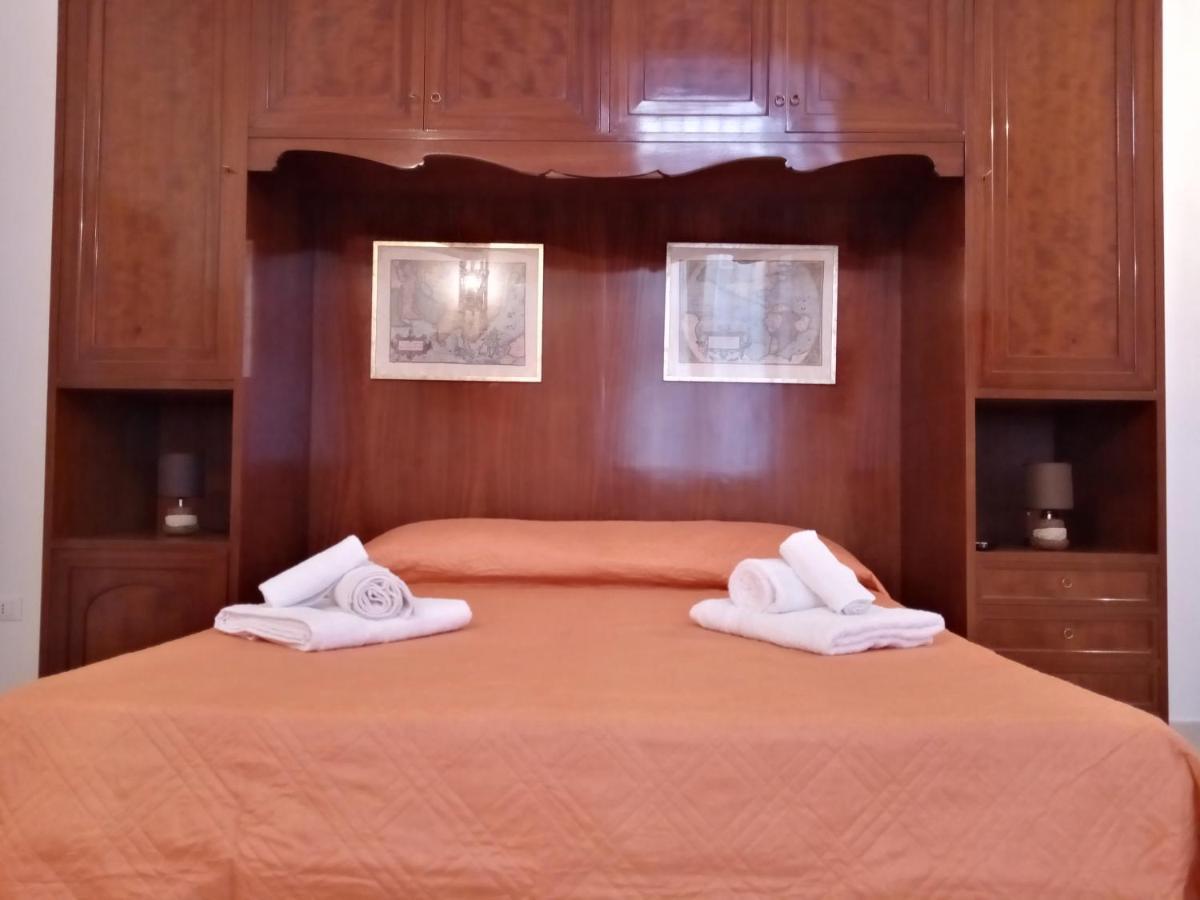 Dimora Storica Le Perle Bed & Breakfast Lecce Bagian luar foto