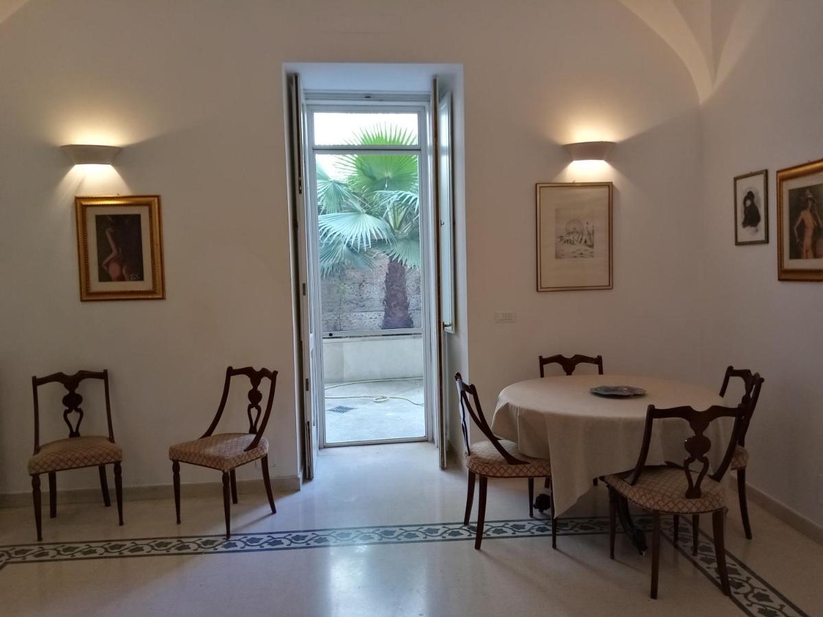 Dimora Storica Le Perle Bed & Breakfast Lecce Bagian luar foto