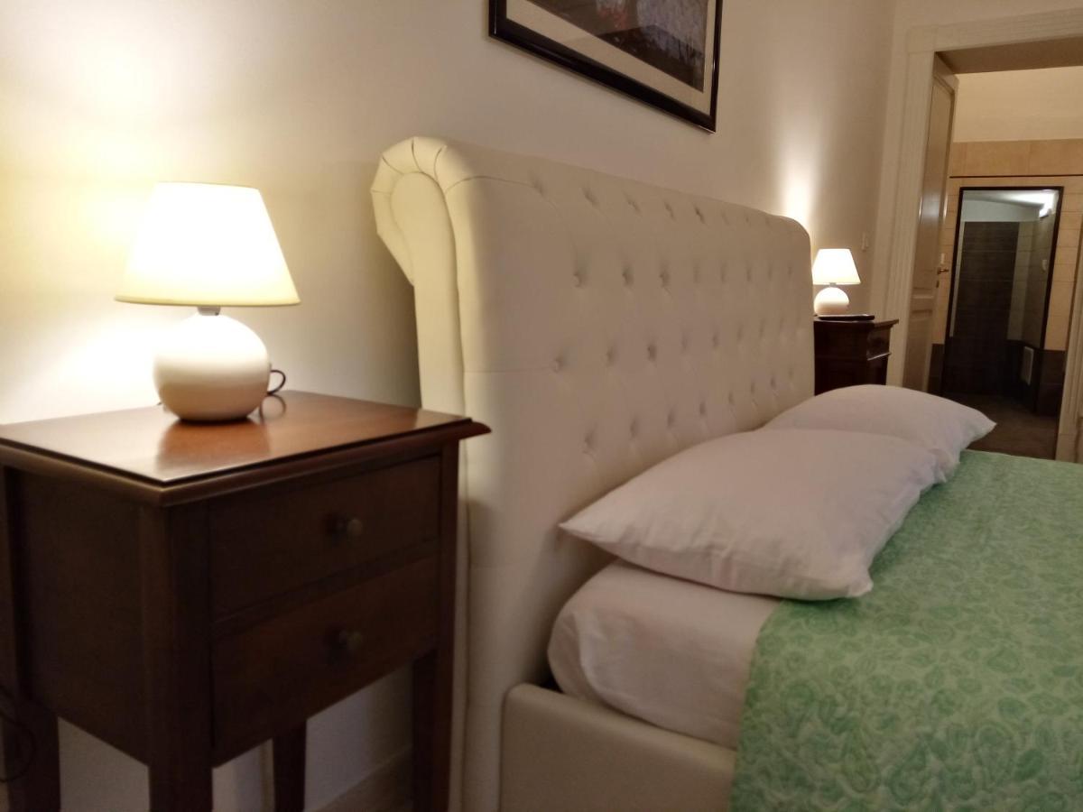Dimora Storica Le Perle Bed & Breakfast Lecce Bagian luar foto