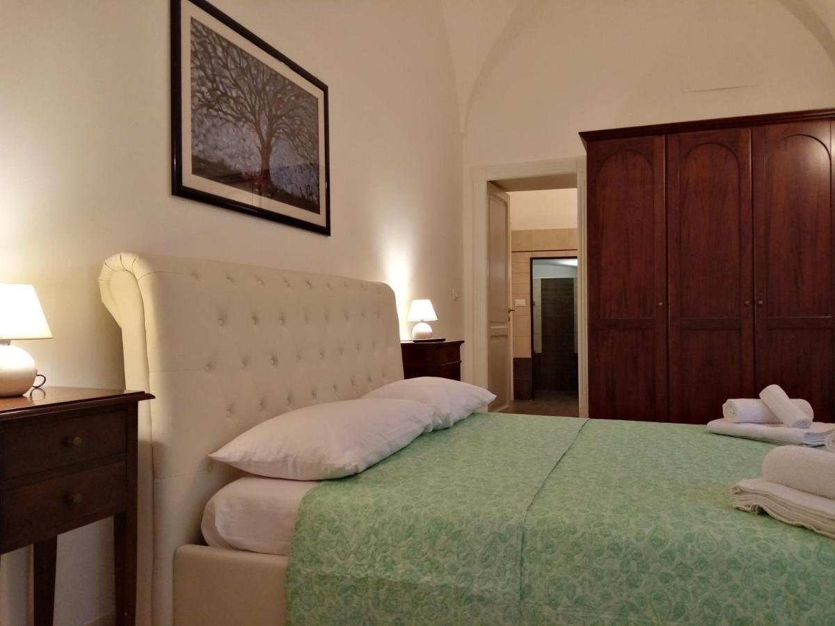 Dimora Storica Le Perle Bed & Breakfast Lecce Bagian luar foto