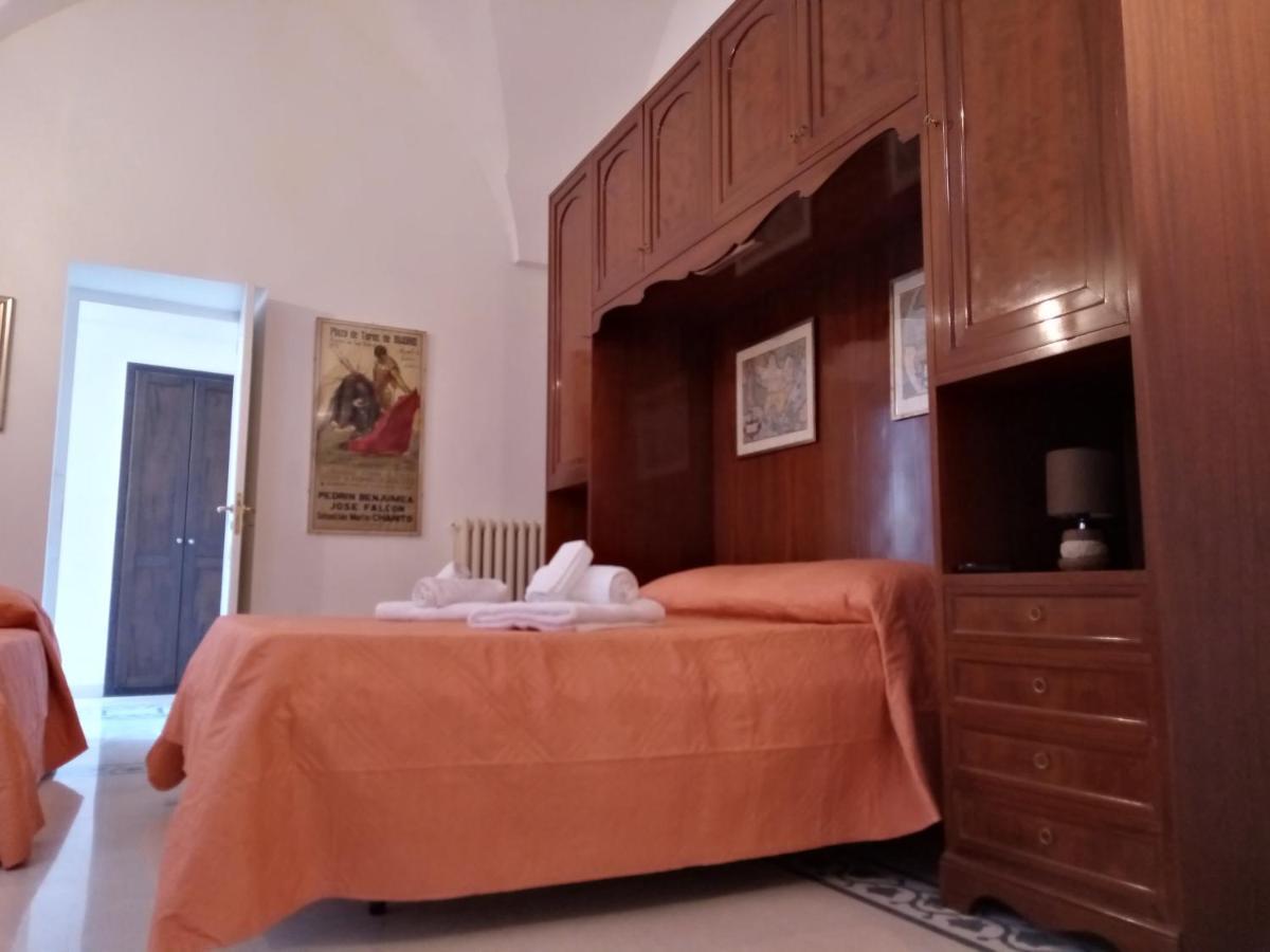 Dimora Storica Le Perle Bed & Breakfast Lecce Bagian luar foto