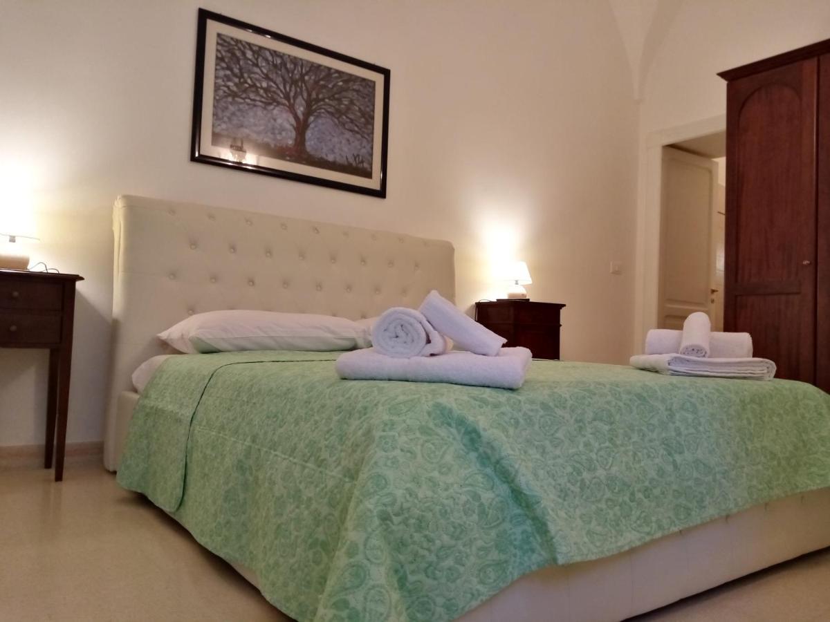 Dimora Storica Le Perle Bed & Breakfast Lecce Bagian luar foto