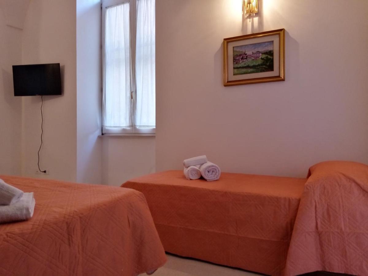 Dimora Storica Le Perle Bed & Breakfast Lecce Bagian luar foto
