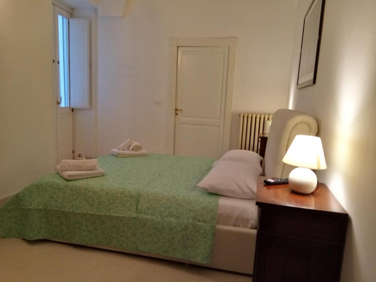 Dimora Storica Le Perle Bed & Breakfast Lecce Bagian luar foto