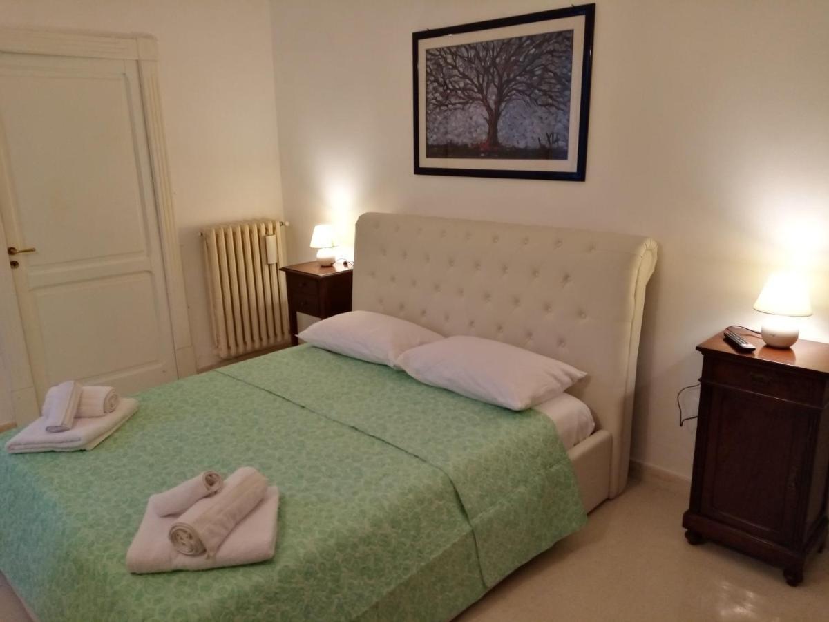 Dimora Storica Le Perle Bed & Breakfast Lecce Bagian luar foto