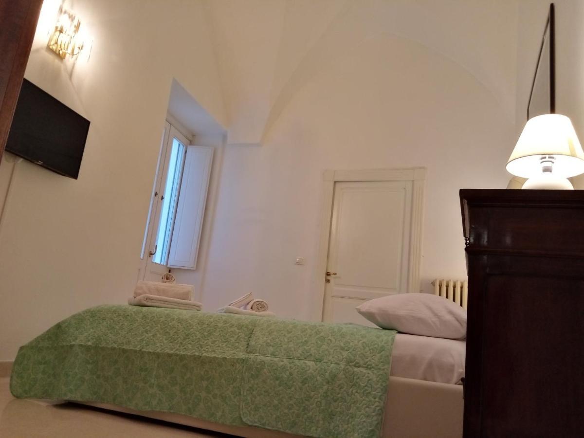 Dimora Storica Le Perle Bed & Breakfast Lecce Bagian luar foto