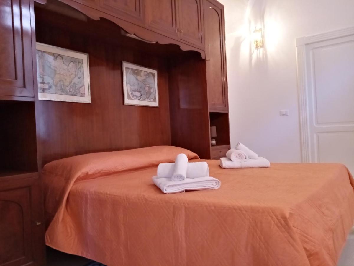 Dimora Storica Le Perle Bed & Breakfast Lecce Bagian luar foto