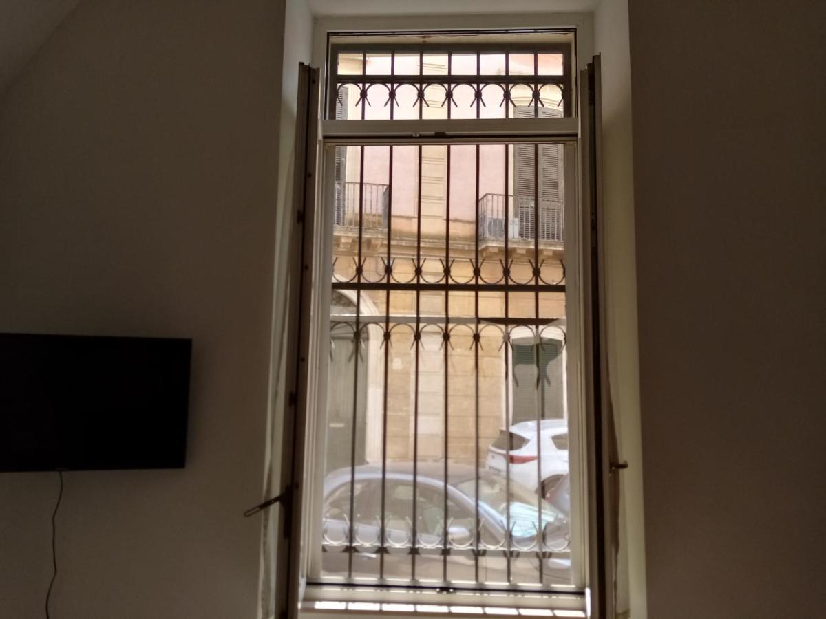 Dimora Storica Le Perle Bed & Breakfast Lecce Bagian luar foto