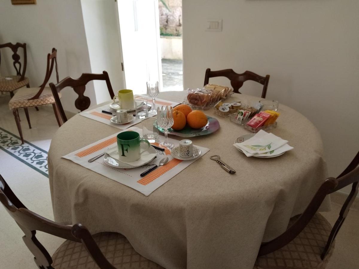 Dimora Storica Le Perle Bed & Breakfast Lecce Bagian luar foto